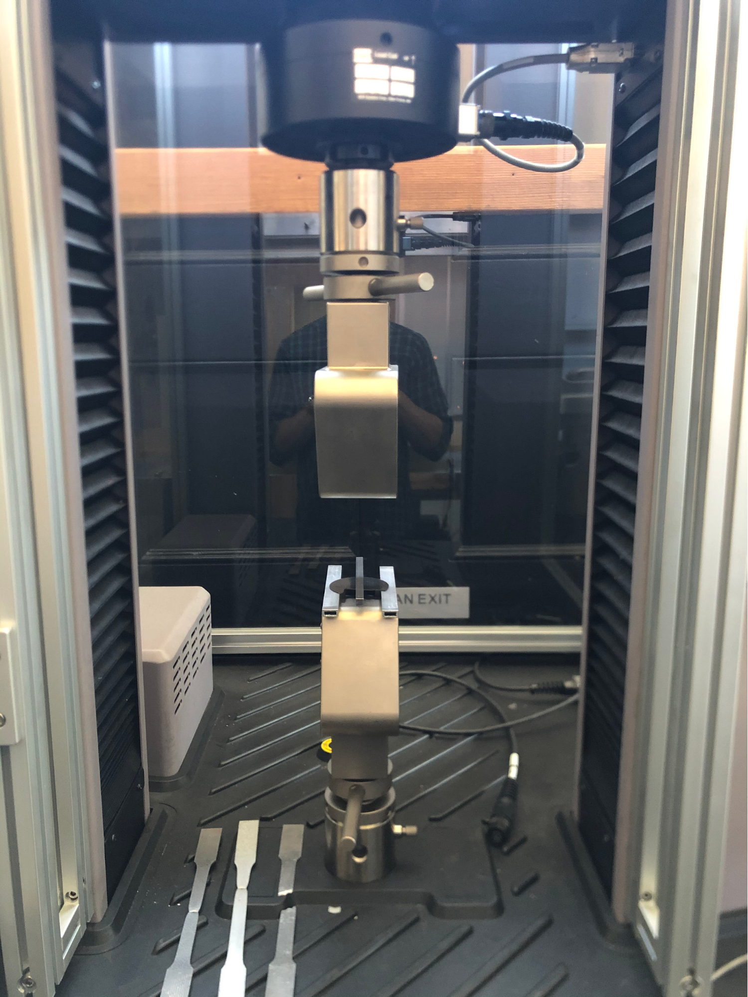 A picture containing indoor, window, sitting, room

Description automatically generated